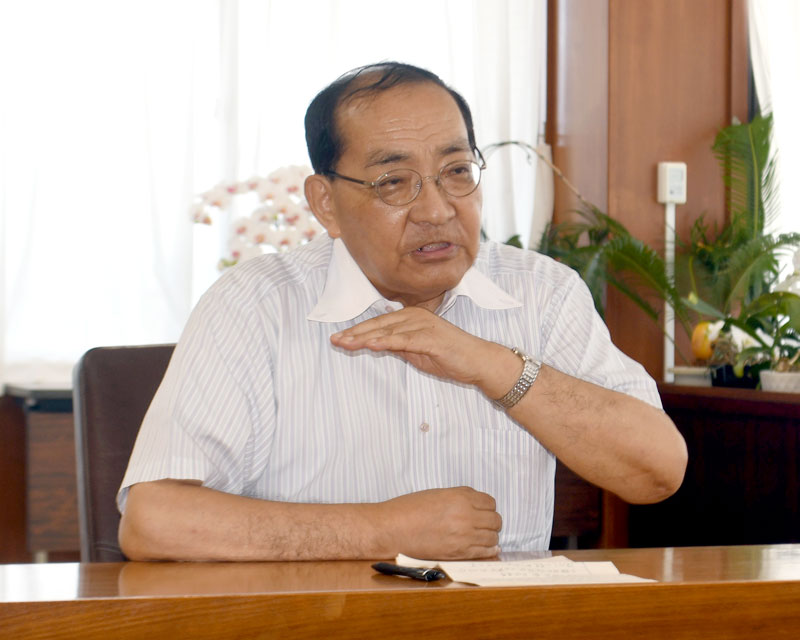 今期限りでの退任を表明したいすみ市の太田市長＝２６日、同市役所
