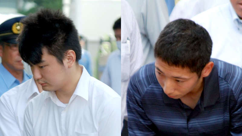山本容疑者（左）と三上容疑者＝９月１０日、佐倉署