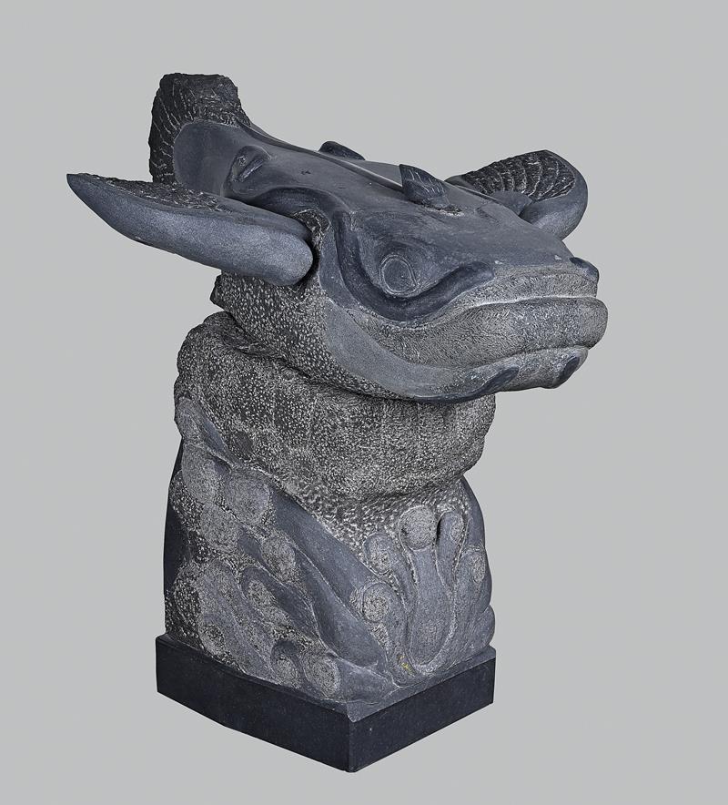 【彫刻】県美術会賞　伊藤哲一「鯰～泰然自若～」
