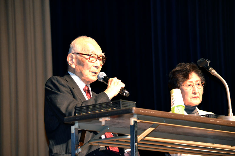 講演する日本被団協の田中さん（左）と児玉さん＝四街道市の市文化センター