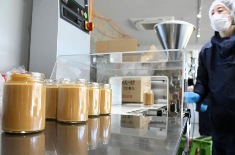 瓶詰めされたピーナツバター