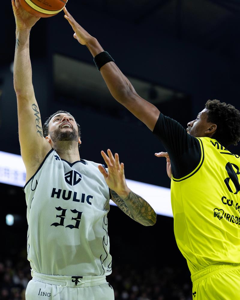 第３クオーター、シュートを放つＡ千葉・エバンス＝ゼビオアリーナ仙台