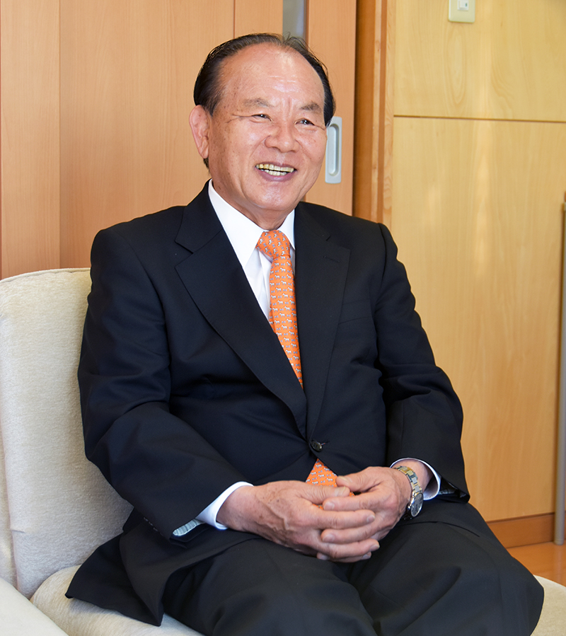 会長　半場新一氏