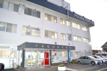 【速報】首など３０カ所を刺し、母親を殺害した疑い　同居の４７歳男逮捕　千葉・印西署
