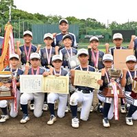 優勝した豊上ジュニアーズ＝５日、千葉市中央区