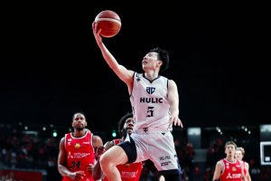 名古屋D-A千葉 第3クオーター、シュートを放つA千葉・前田=IGアリーナ